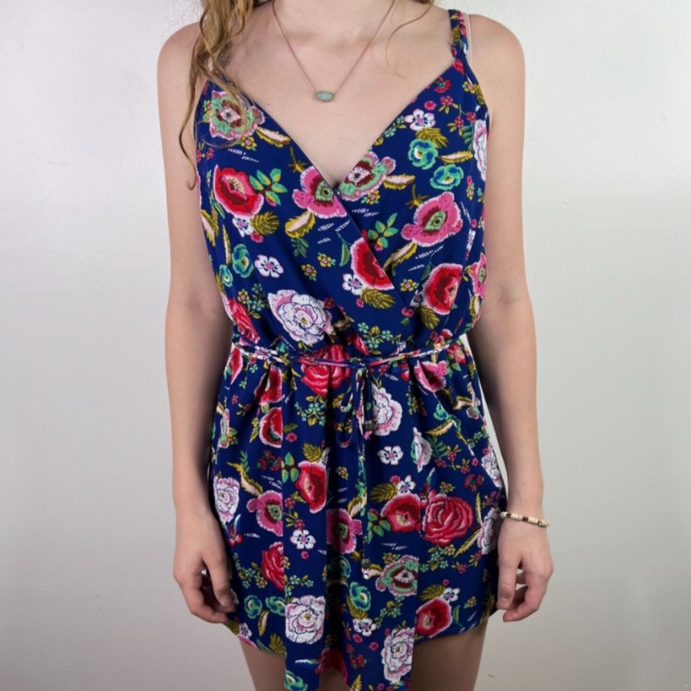 Francesca’s Blue Rain Floral Faux Wrap V-Neck Romper S EUC